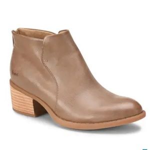 B.O.C. By Born Bushey Leather Bootie Sz 6.5